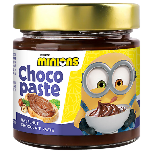 Банка Паста Millennium Minions горіхово-шоколадна, 230 г, з етикеткою, на якій зображено персонажа Міньйон, що тримає миску з кремовою шоколадною пастою.