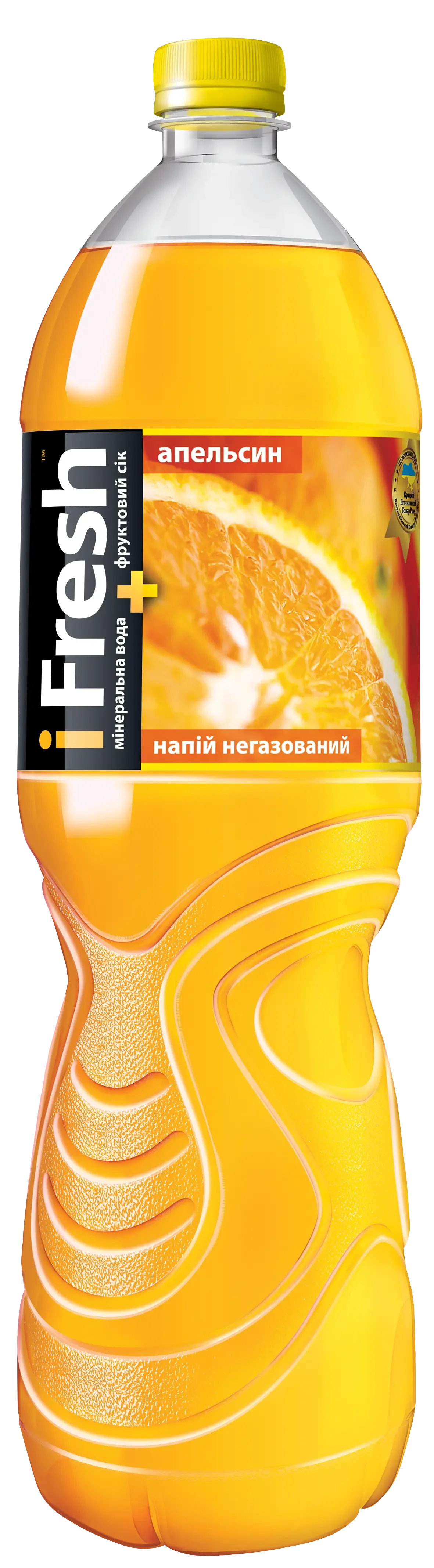 На великій пластиковій пляшці напою Напій соковмісний негазований IFresh "Апельсин" зображено апельсиновий напій та скибочки апельсина, а на етикетці російською мовою зазначено, що це негазований напій зі смаком апельсина.