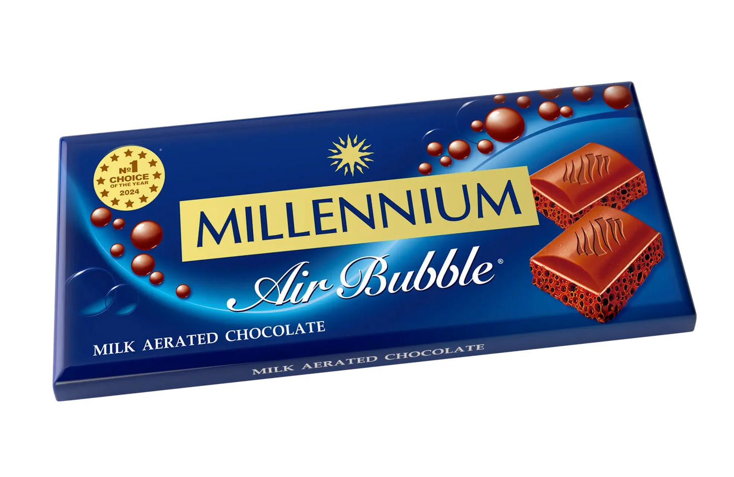 На блакитній пачці Millennium Chocolate "Millennium Air" пористий молочний зображені шоколадні квадратики з повітряними бульбашками, текст "молочний шоколад" та символ нагороди.