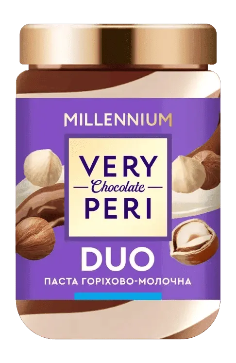 Баночка Very Peri паста горіхово-молочна "Millennium Very Peri Duo" з фіолетово-золотистою етикеткою - ідеальна як паста для випічки, так і для намазування. На упаковці зображені лісові горіхи та шоколадно-вершковий вихор.