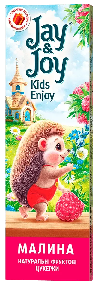 На яскравій коробці Jay&Joy Цукерки фруктові "Jay&Joy Пастила малинова" зображений їжачок у червоних шортах з малиною, квітами та будиночком. Виготовлено з натуральних ягід. Текст на упаковці українською мовою.