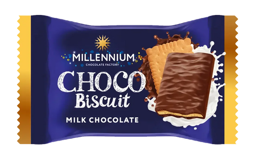 Синьо-золота обгортка тисячоліття для печива Millennium Choco Biscuit глазуроване 14г із зображенням двох звичайних печива, одного печива в молочному шоколаді та бризки молока на задньому плані.